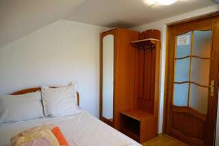 Гостевой дом Pensiunea Ilinca Пьятра-Нямц Стандартный двухместный номер с 1 кроватью и общей ванной комнатой-4